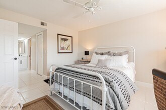 Building Photo - 12171 Kelly Sands Way