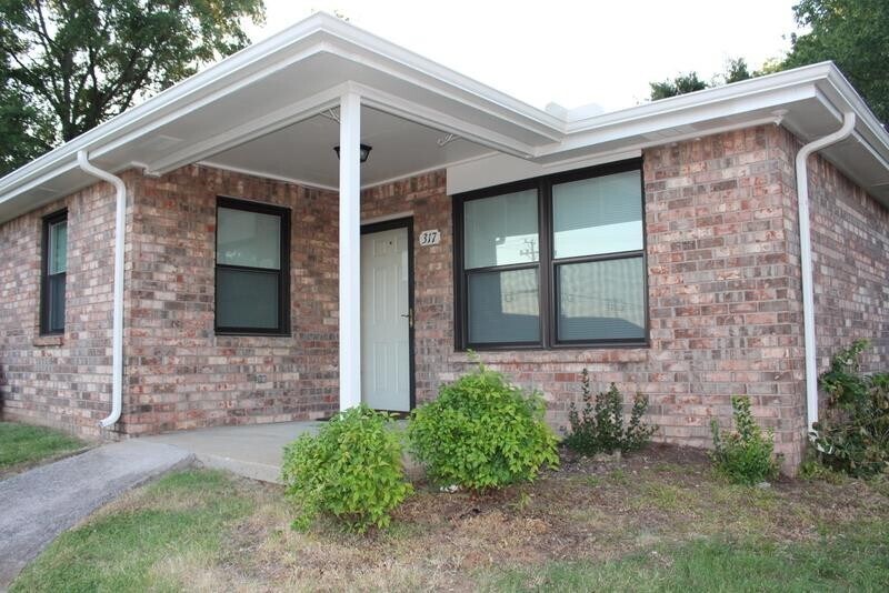 Primary Photo - 317 Deer Lake Dr