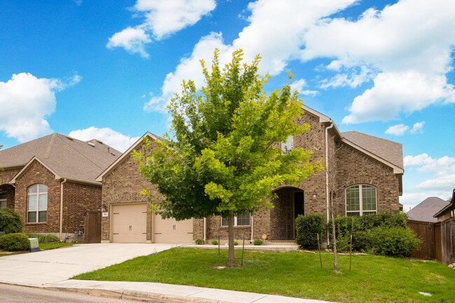 Foto del edificio - 7811 Rushing Creek