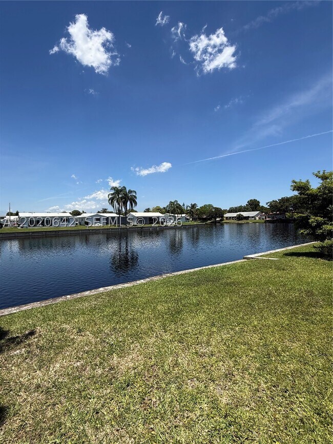 Building Photo - 8107 NW 58th Ct