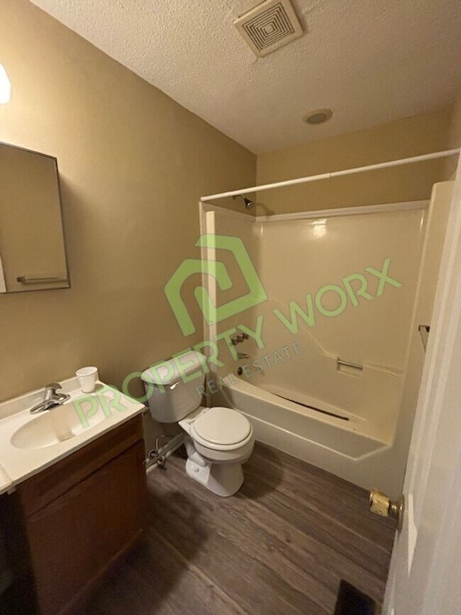 Foto del edificio - 3 Bedroom Home, Nashville