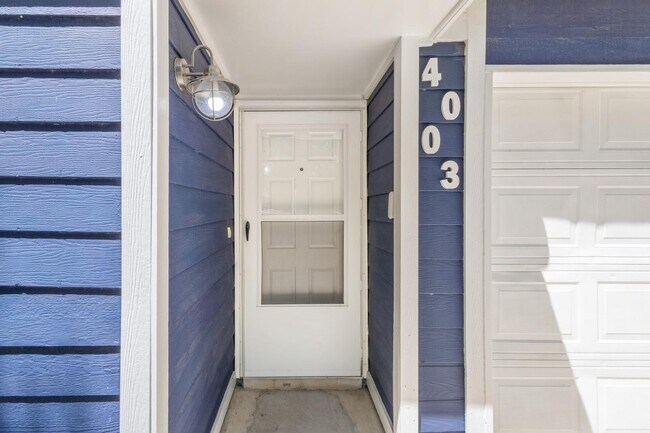 Foto del edificio - 4003 Sunrise Creek Dr