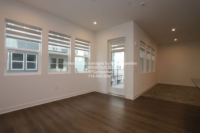 Building Photo - New Construction! 100 West Community - 3 B...