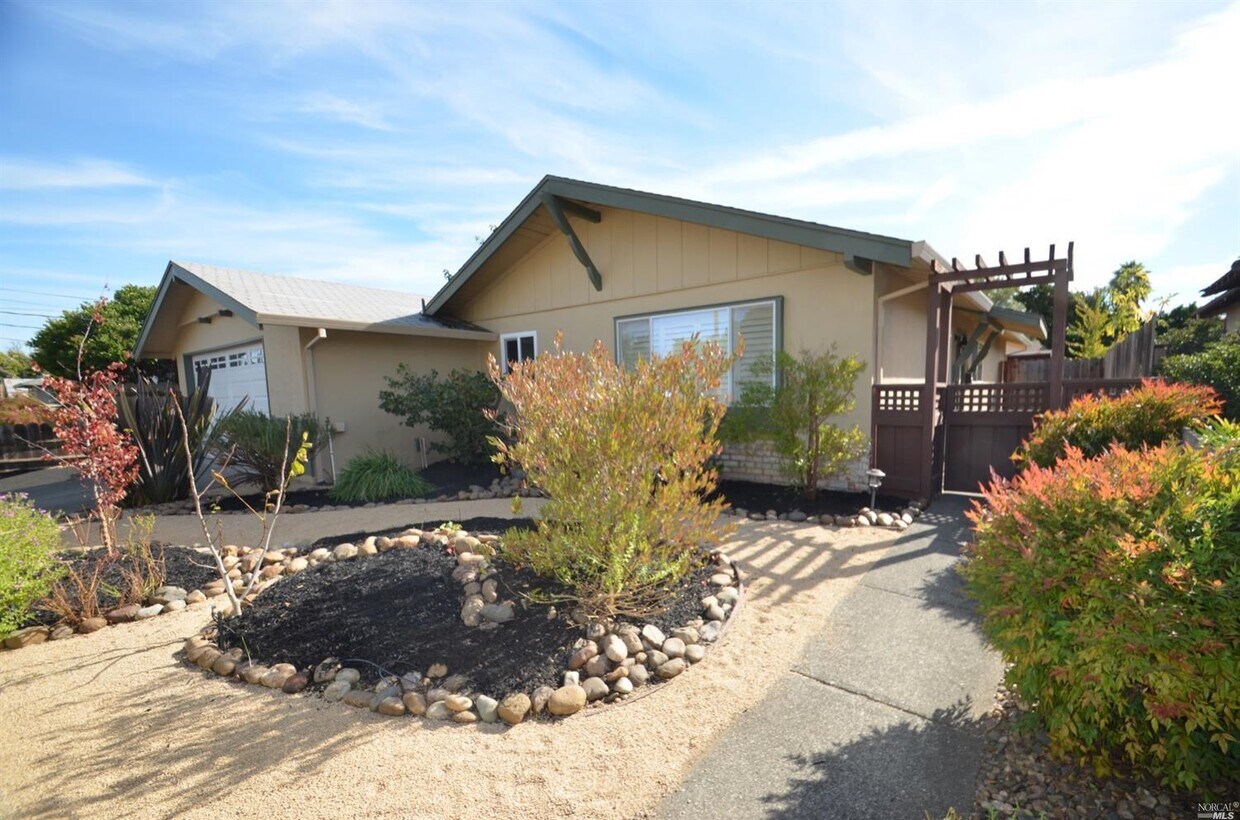 Primary Photo - 3615 Idlewild Ave
