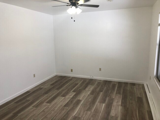 Front room - 632 S 4th St
