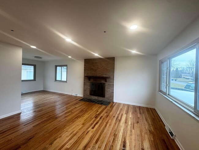 Foto del edificio - 3640 Tillbury Ave