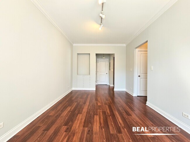 Foto del edificio - 744 W Addison St