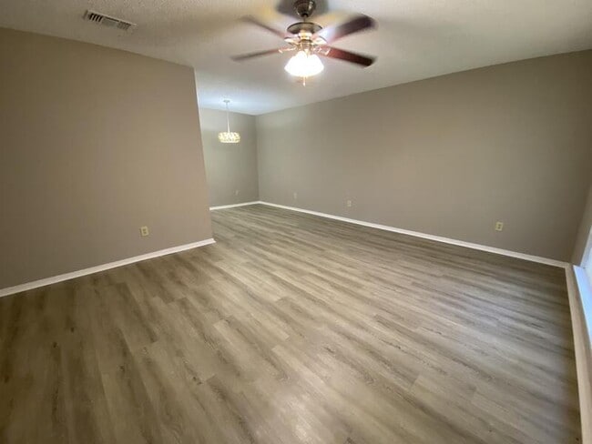 Building Photo - 411A Lindale St