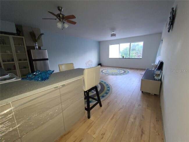 Foto del edificio - 416 73rd Ave N