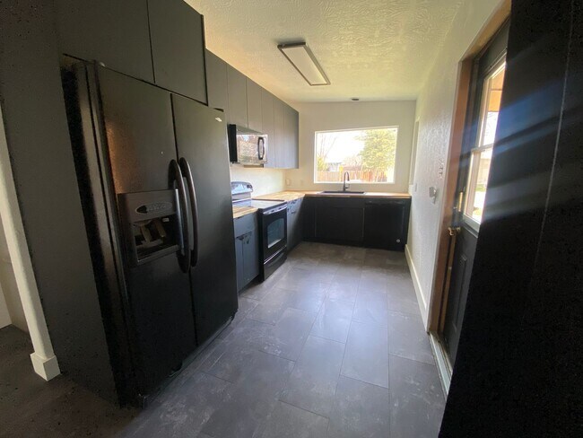 Building Photo - Spacious 4-bedroom home on NW side of Great Falls, MT