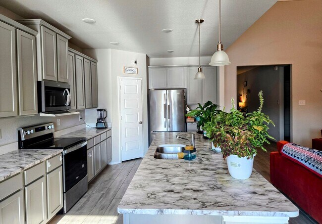 Foto del edificio - Elegant 5BD/4BA Home with Oversized Backyard in Prime Providence Village Location