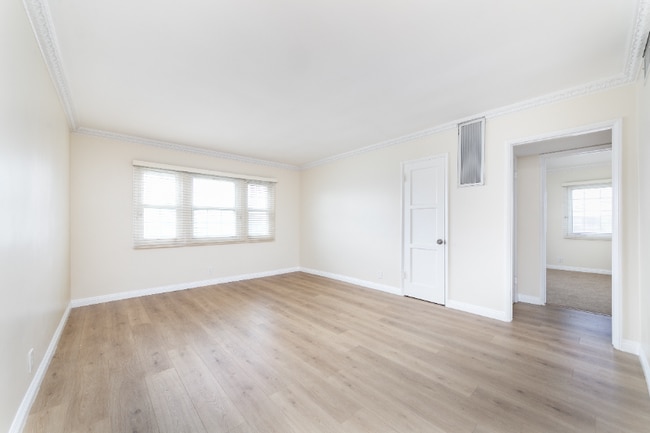 Foto del edificio - 2147 W 104th St