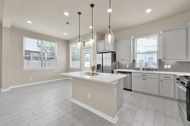 Foto del edificio - 308 N Spotted Fern Dr