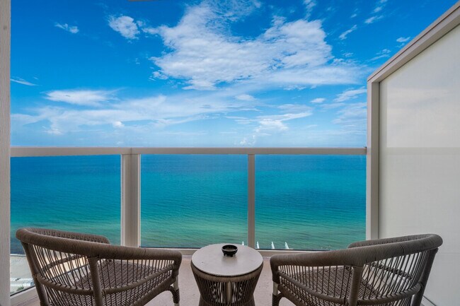 Building Photo - 4343 Collins Ave