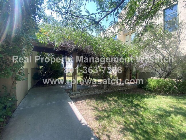 Building Photo - 1477 7200 S