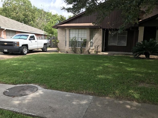 Building Photo - 7411 Tierra Verde Dr