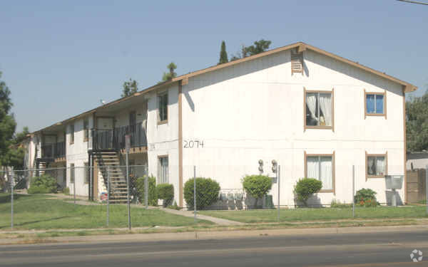 Foto del edificio - 2074-2078 S Cedar Ave