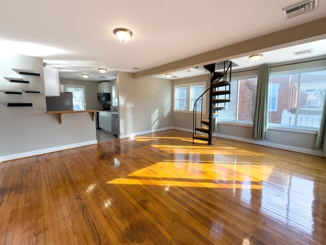 Foto del edificio - Completely Renovated With Historic Charm