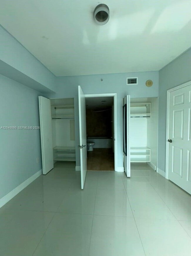 Foto del edificio - 350 S Miami Ave