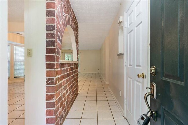 Foto del edificio - 5000 Village Green Way