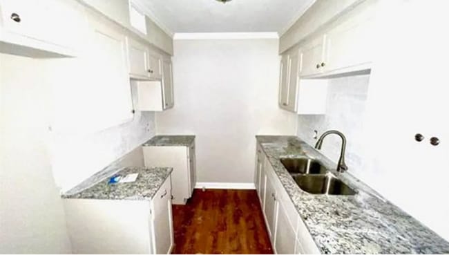 Building Photo - 2 bedrooms 1 bath - $850 per month