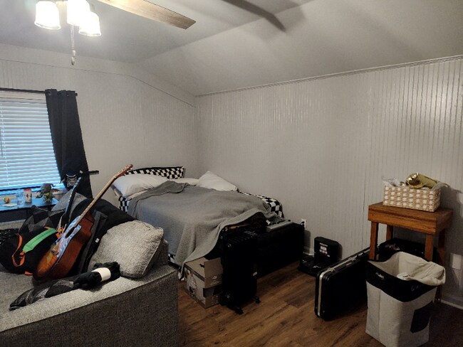 Foto del edificio - 683 Carlouetta Rd