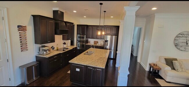 Foto del edificio - 745 Glennbrooke Blvd