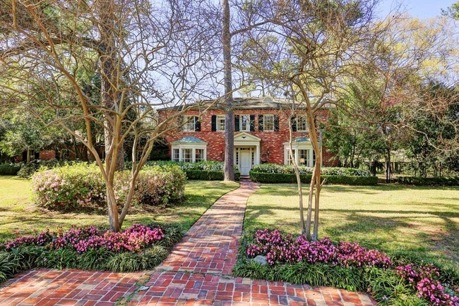 Foto del edificio - 5360 Spring Park St