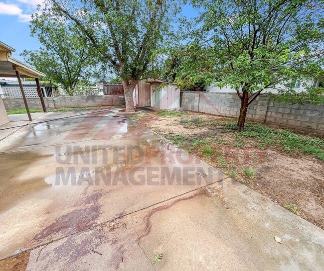 Building Photo - 3 bedroom 2 bathroom house for rent Carlsb...