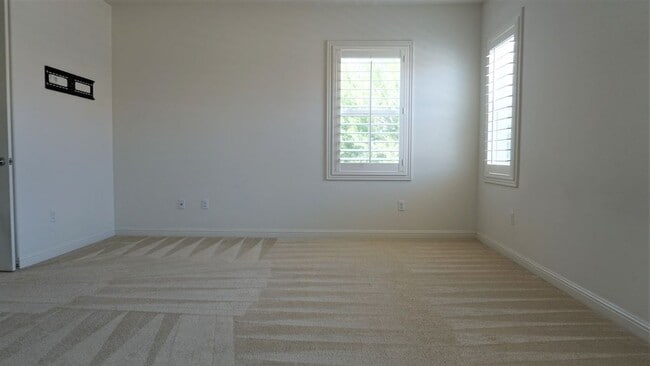 Building Photo - 48 Castellana