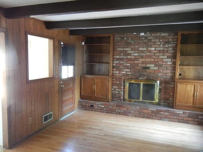 Building Photo - 818 W Santa Fe Trail