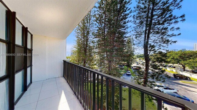 Foto del edificio - 1000 Parkview Dr