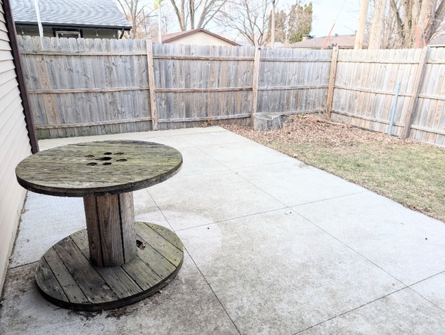 Building Photo - 1993 Meadow Dr