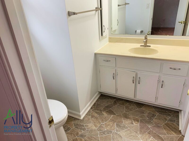 Building Photo - 315 Glade Ln