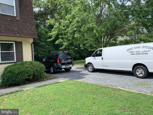 Foto del edificio - 25-26 Deedre Ln-