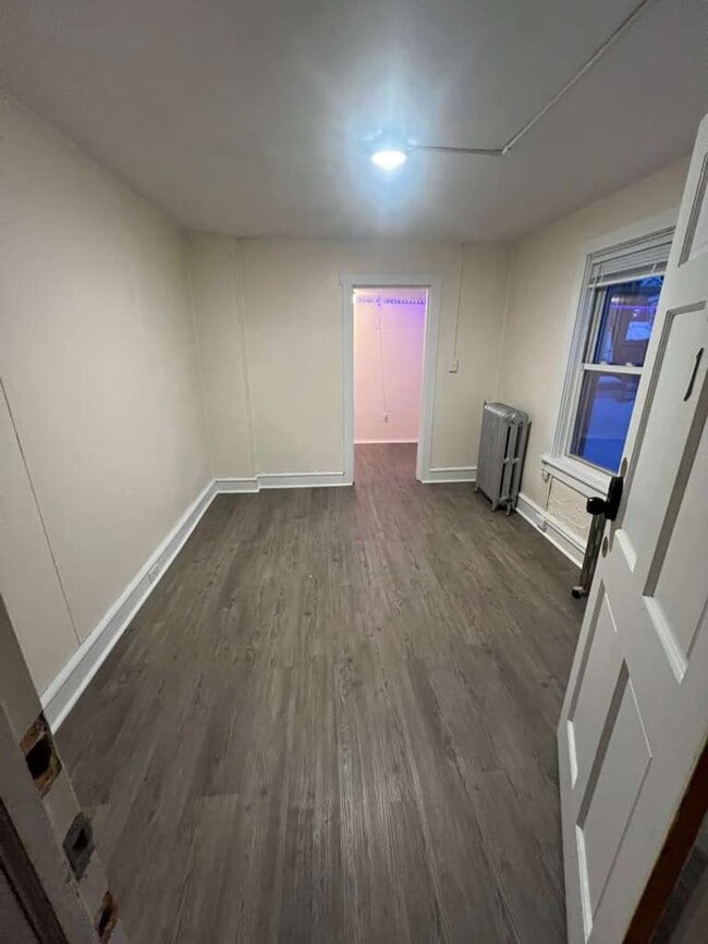 Building Photo - 215 S 4th St