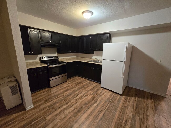 Building Photo - 1 Bedroom/ 1 Bathroom Duplex in Batesville