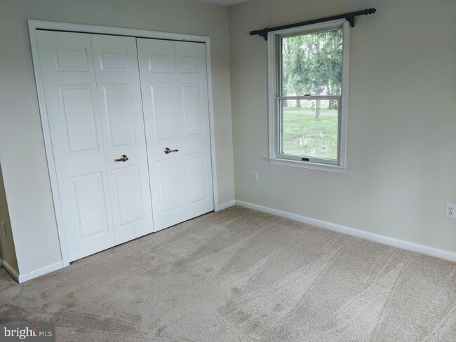 Building Photo - 104 Fox Run Ln