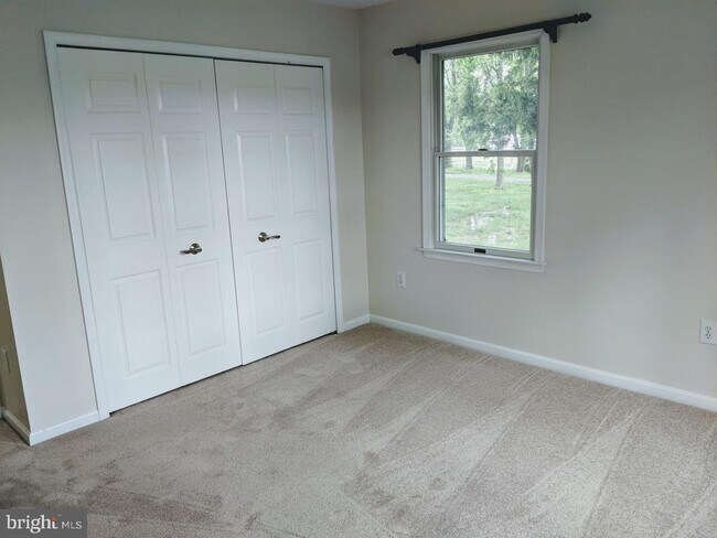 Foto del edificio - 104 Fox Run Ln