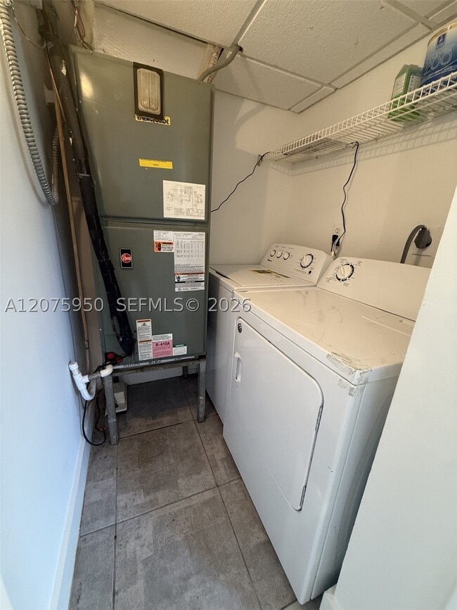 Building Photo - 2775 W 61st St