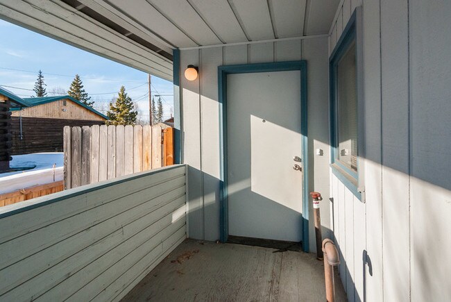Building Photo - 113 E 7th Ave