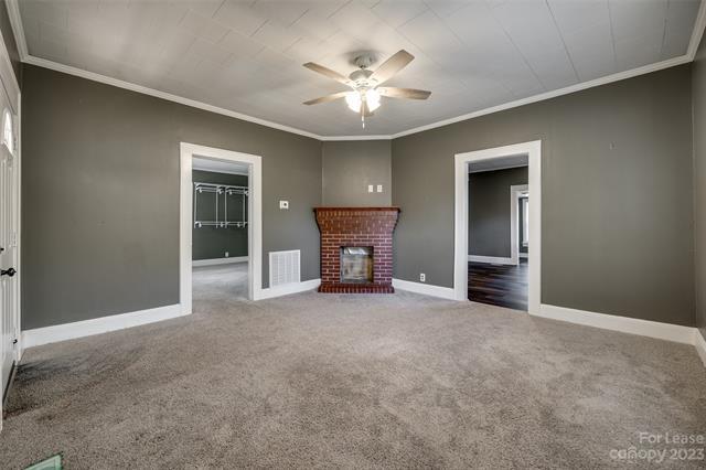 Building Photo - 208 Forest St