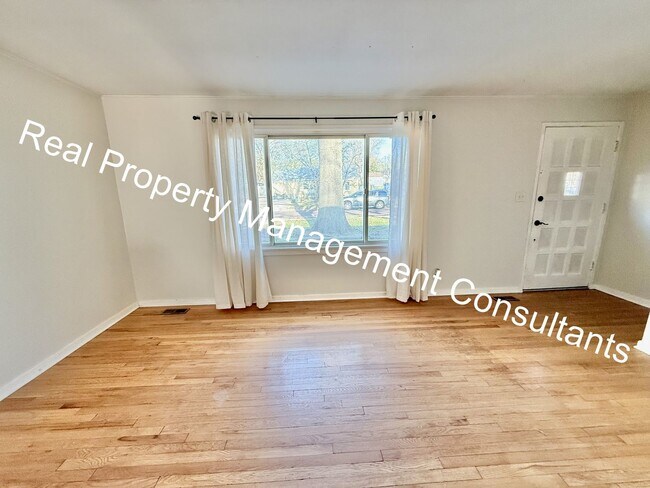 Foto del edificio - 3-Bedroom Home Near Downtown Overland Park!