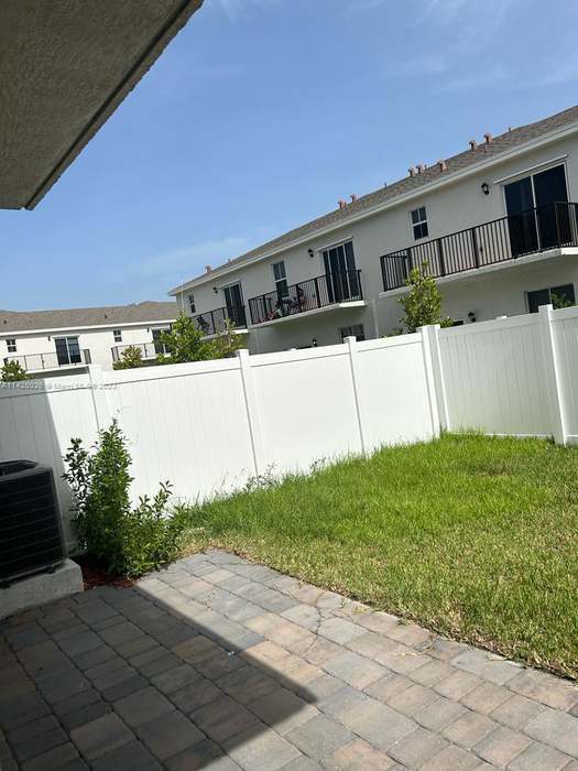 Foto del edificio - 754 SE 16th Ct