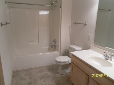 Building Photo - $860 | 2 Bedroom, 1 3/4 Bathroom Condo | N...