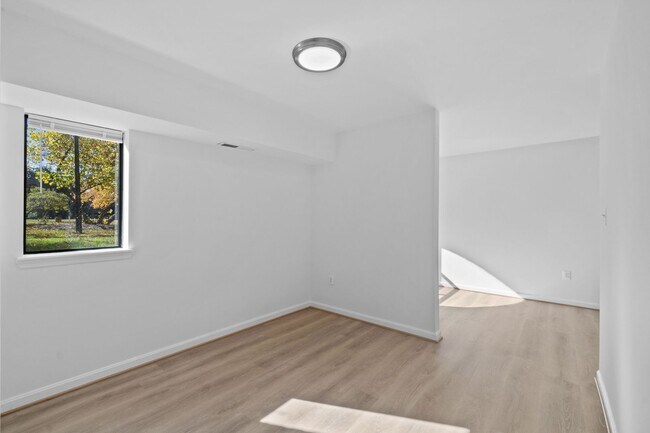 Building Photo - 2 bedroom 2 full bath condo in Annapolis - Ready Now!