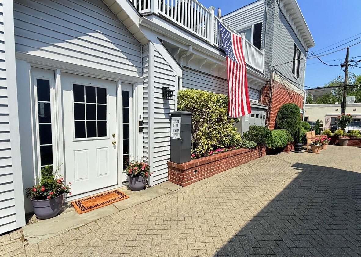 Foto principal - 2076 Boston Post Rd