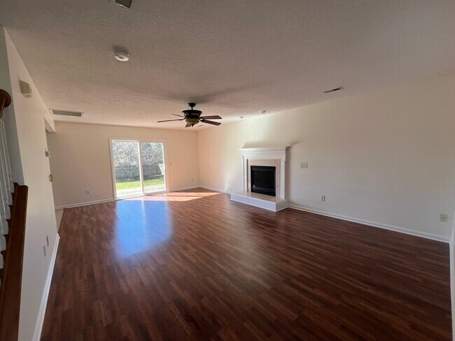 Foto del edificio - 100 Dover Ct E