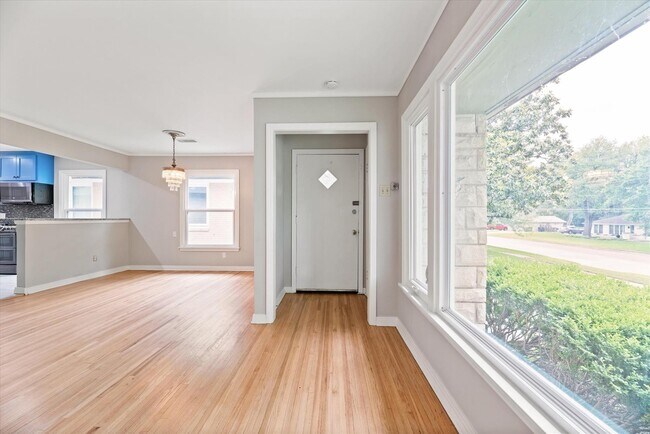 Building Photo - 2022 Elmwood Blvd