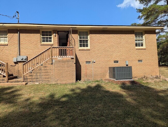 Foto del edificio - 605 Rucker Dr S
